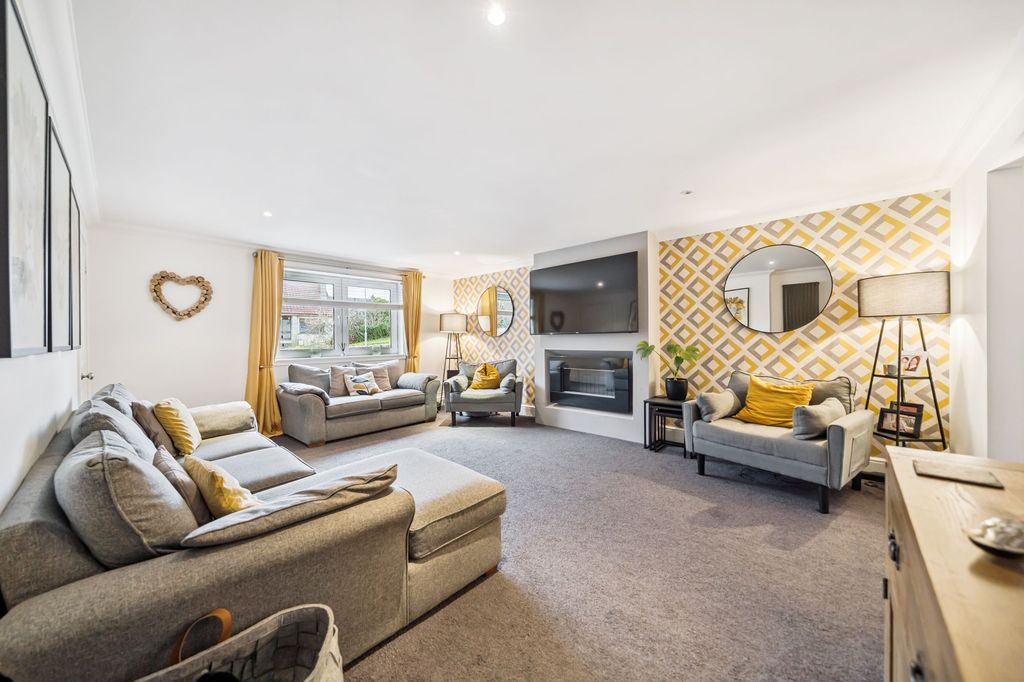 Property photo 3 of 25