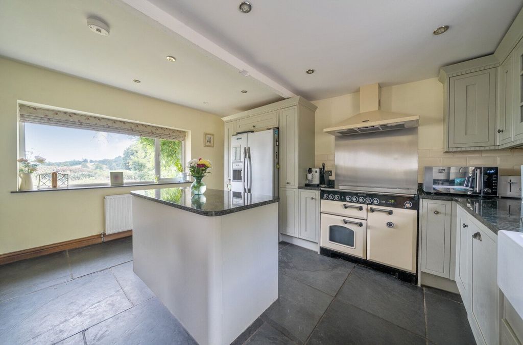 Property photo 3 of 16 Kitchen