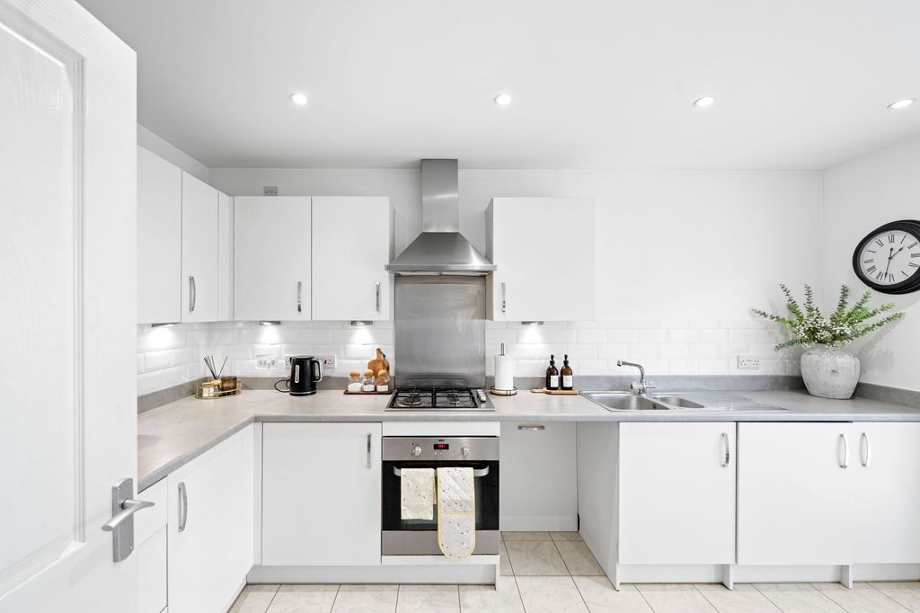 Property photo 2 of 26