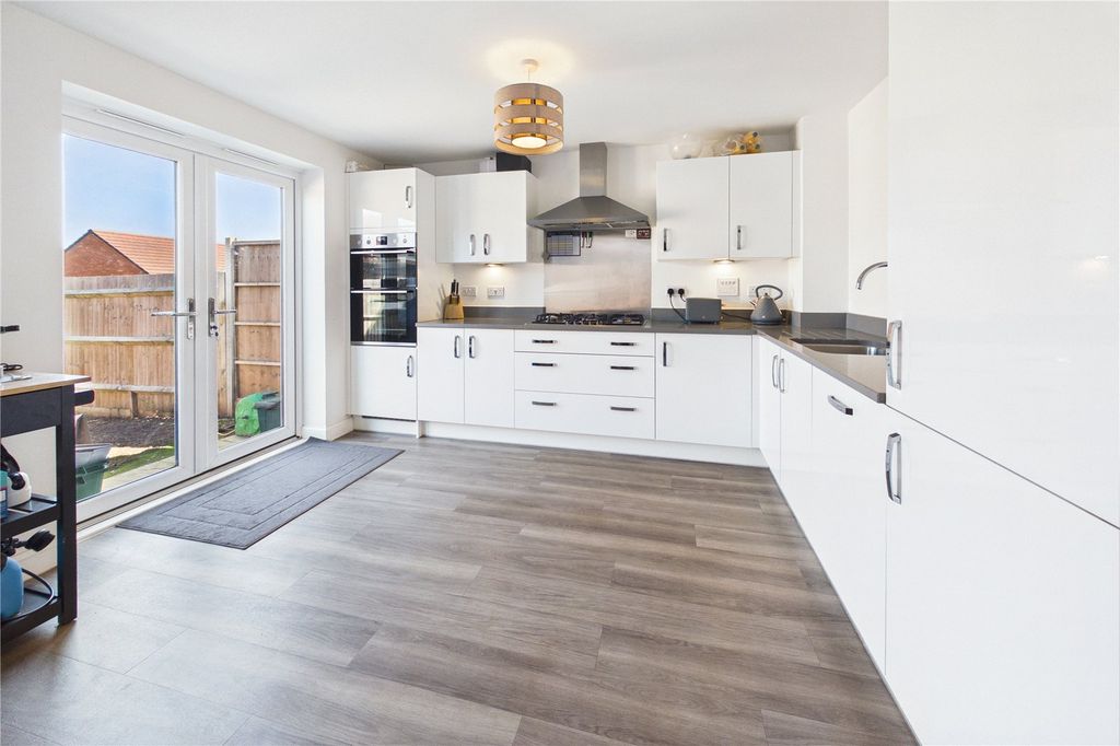 Property photo 3 of 21 Kitchen Area