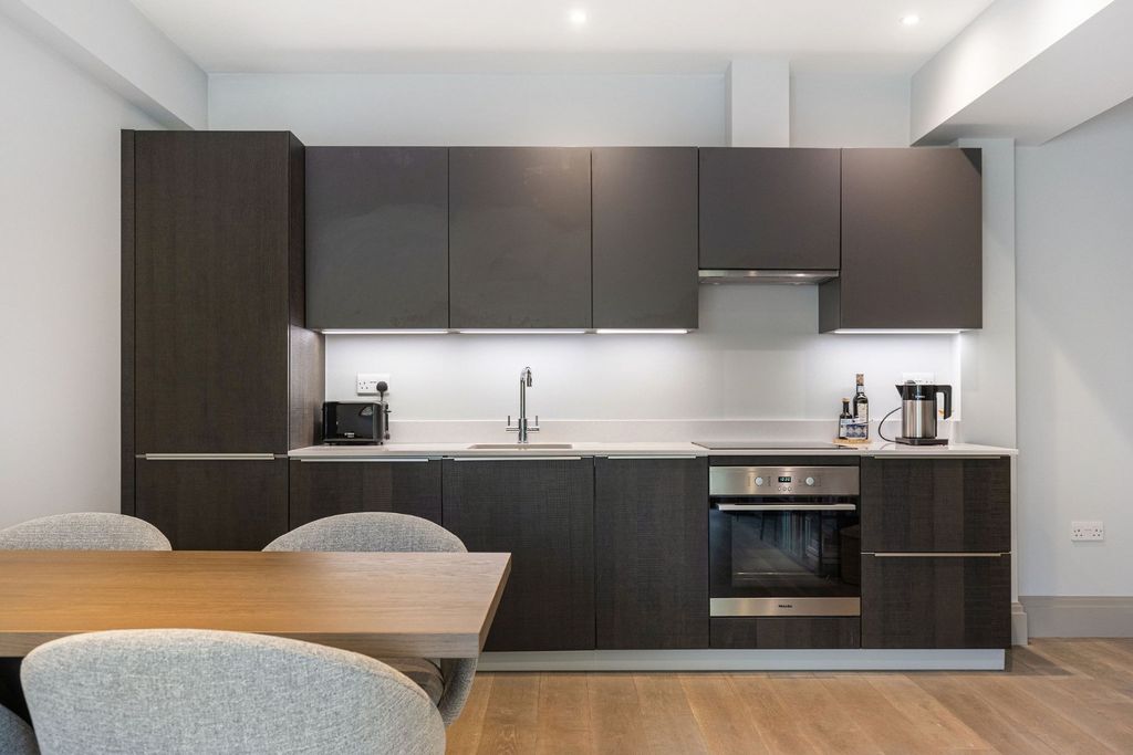 Property photo 2 of 8 4658703