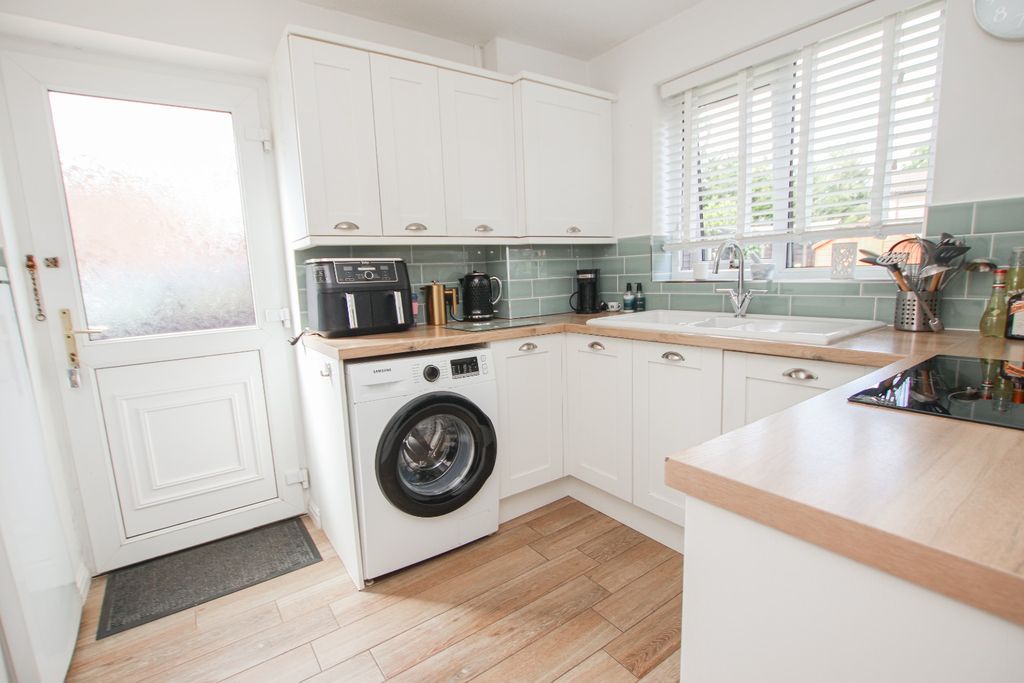 Property photo 2 of 23 5264402