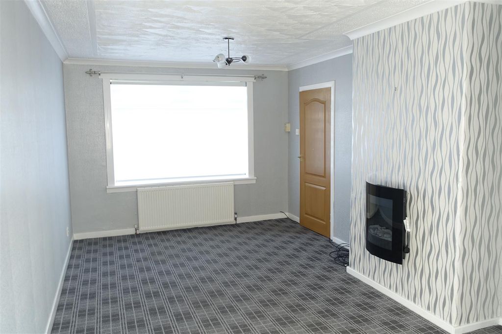 Property photo 3 of 14 Lounge