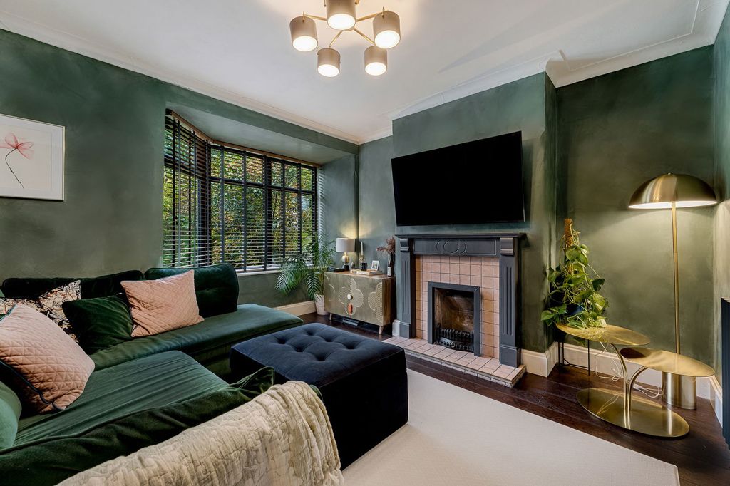 Property photo 2 of 32