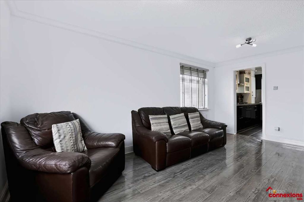 Property photo 3 of 15 Lounge Dining (2)