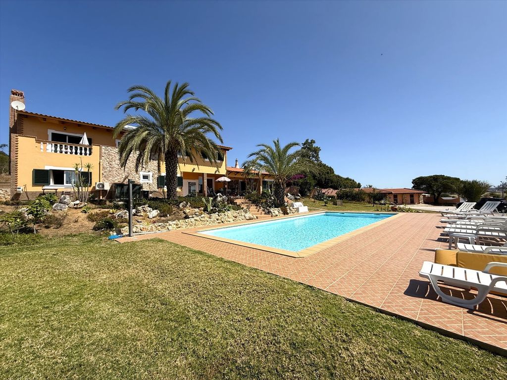 Property photo 1 of 40 Farmhouse In Odiaxere