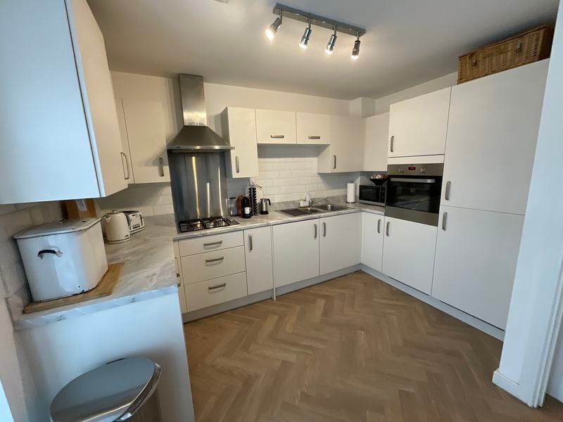 Property photo 3 of 17 Kitchen