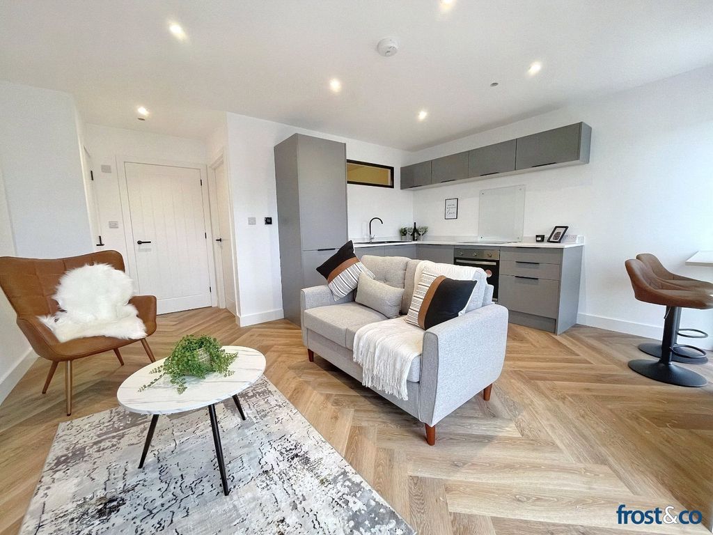 Property photo 2 of 16 Lounge No 11