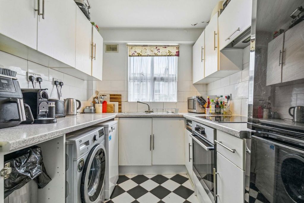 Property photo 3 of 6