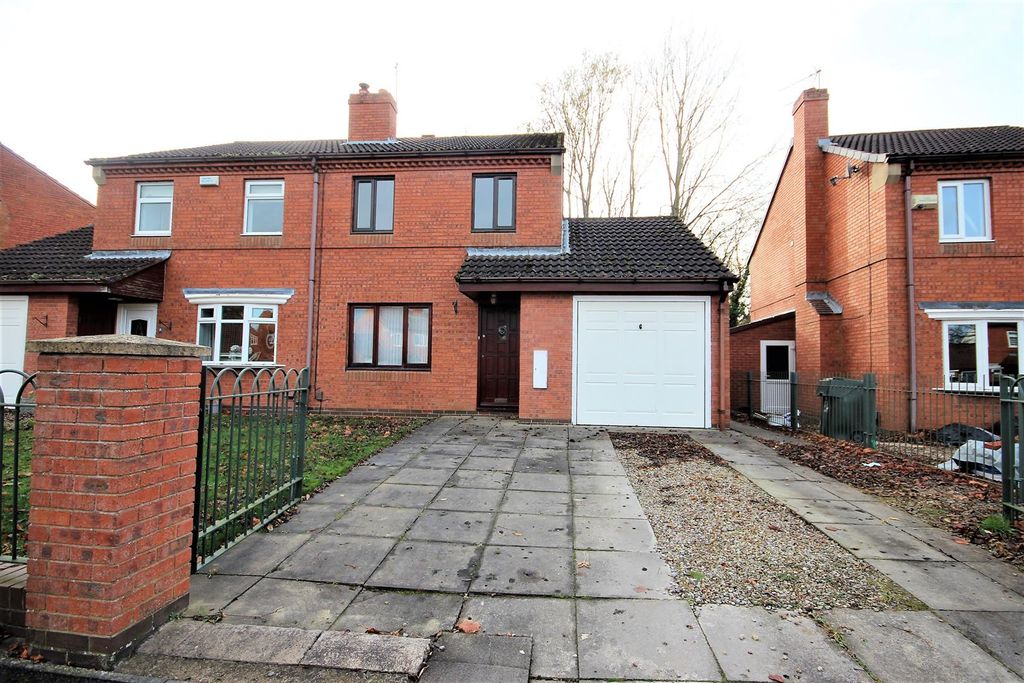 Property photo 1 of 10 Front