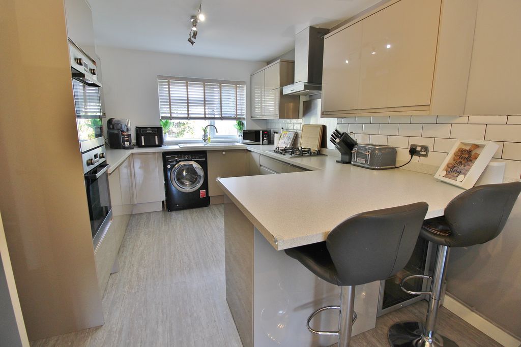 Property photo 3 of 23