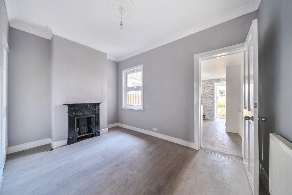 Property photo 2 of 16 1504372-10-6A7B06...