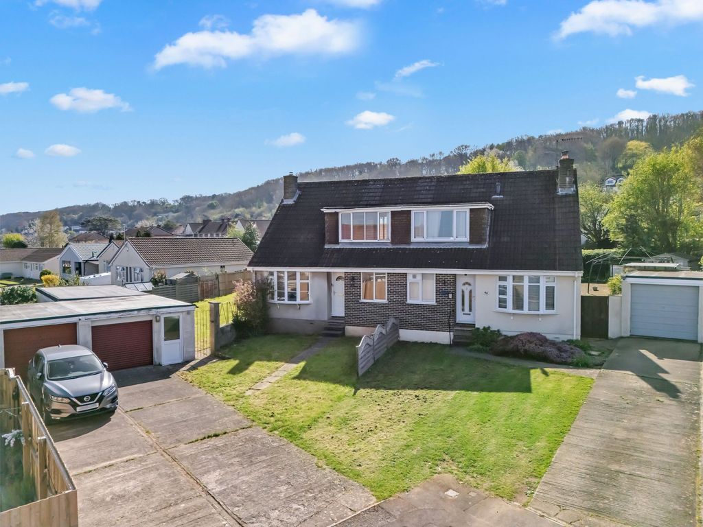 Property photo 2 of 18