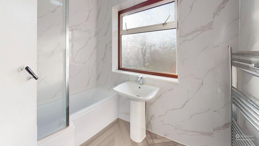 Property photo 3 of 17 Image