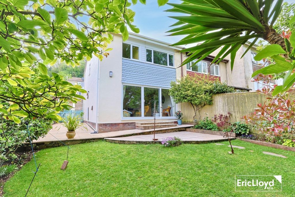 Property photo 1 of 17 Photo 14