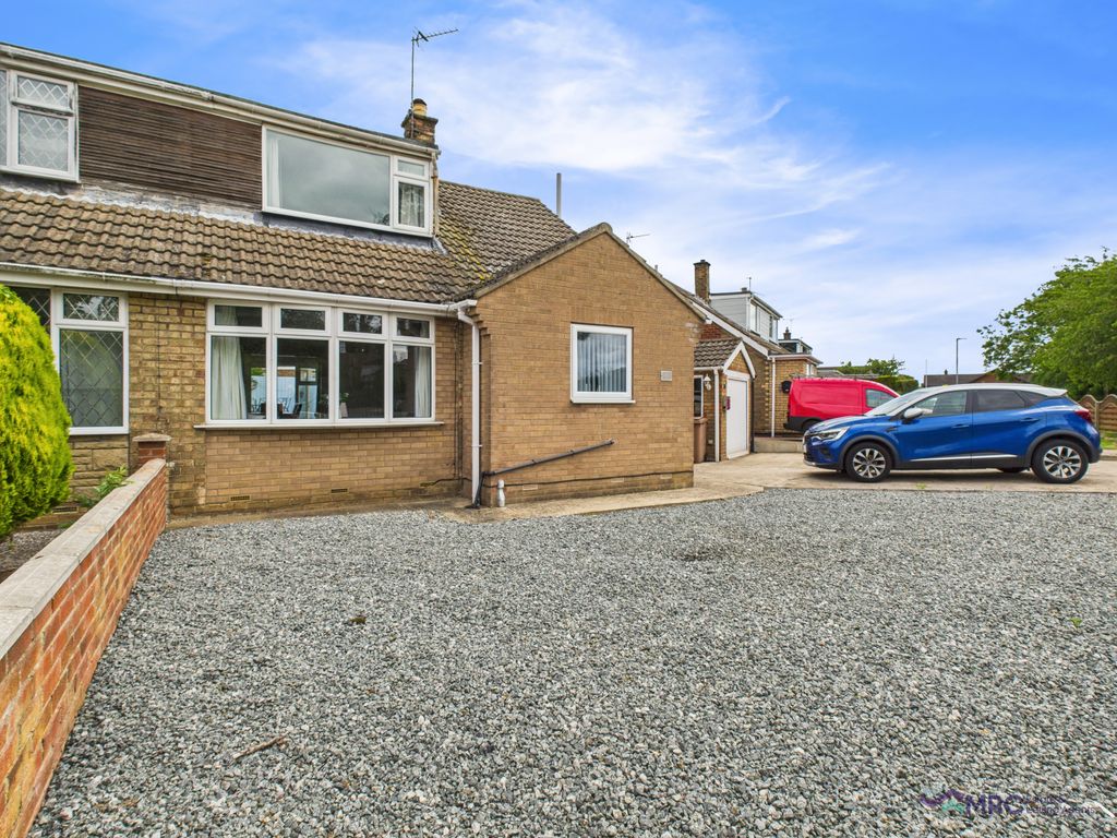 Property photo 1 of 17 4Â Bedroom Semi Detached Bungalow For Sale