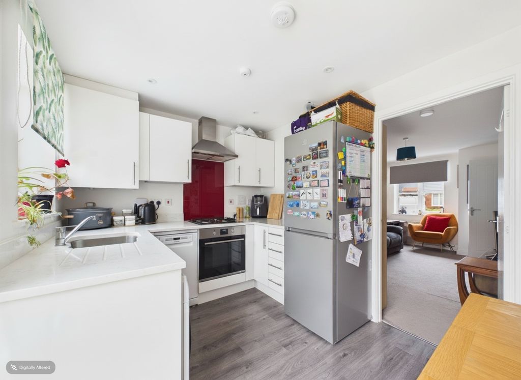 Property photo 3 of 16 Kitchen 3