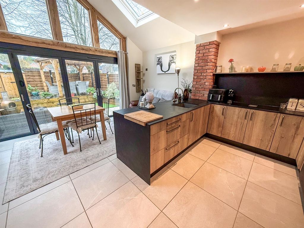 Property photo 2 of 27 Kitchen/ Dining Room