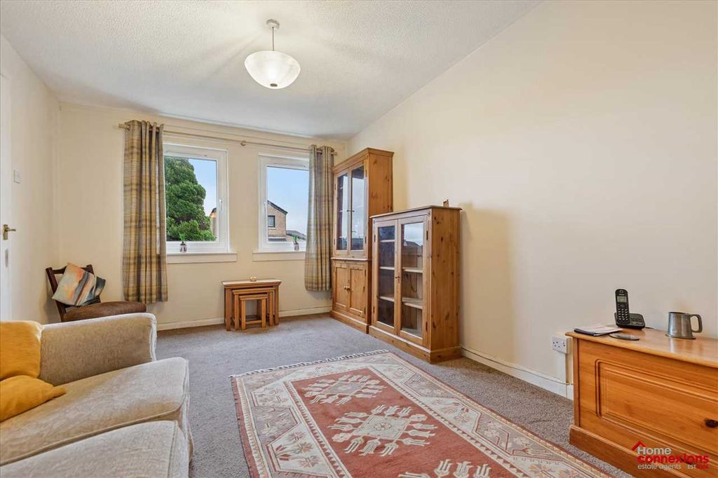 Property photo 2 of 17 Lounge (1)