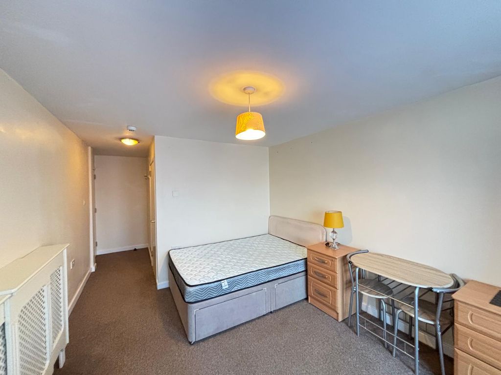 Property photo 2 of 12 F99145F6-Ddfb-4055-B0E3-57E75E669Fa4