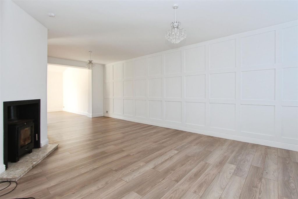 Property photo 2 of 20 Sitting Room