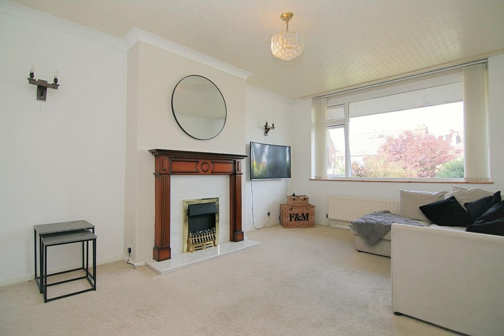 Property photo 3 of 17 Living Room
