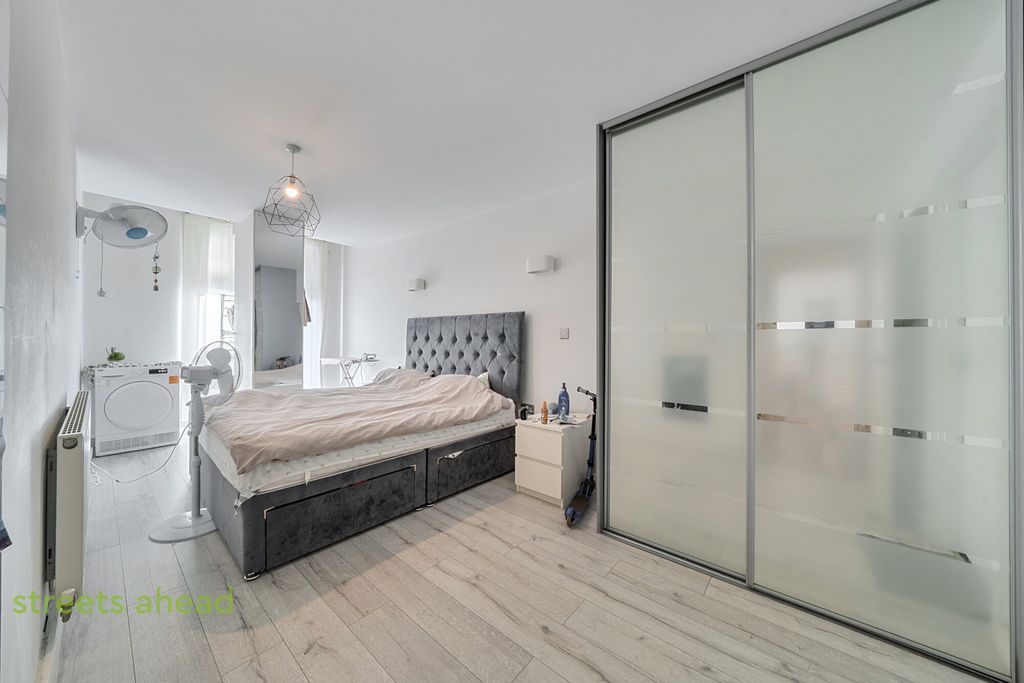 Property photo 2 of 12 9241Cfc1-9F0E-493...