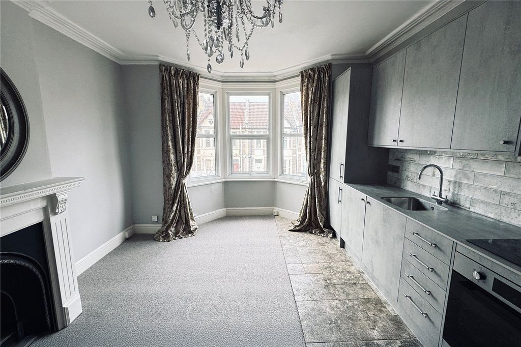 Property photo 3 of 15 Picture No. 12