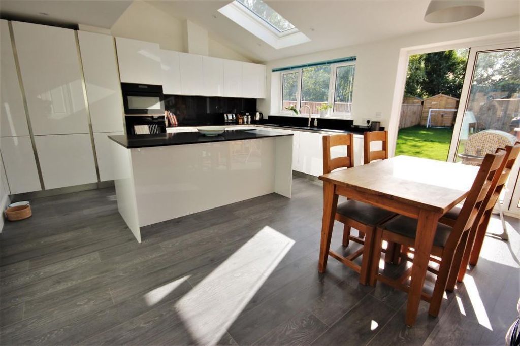 Property photo 2 of 9 Kitchen/Dining Room