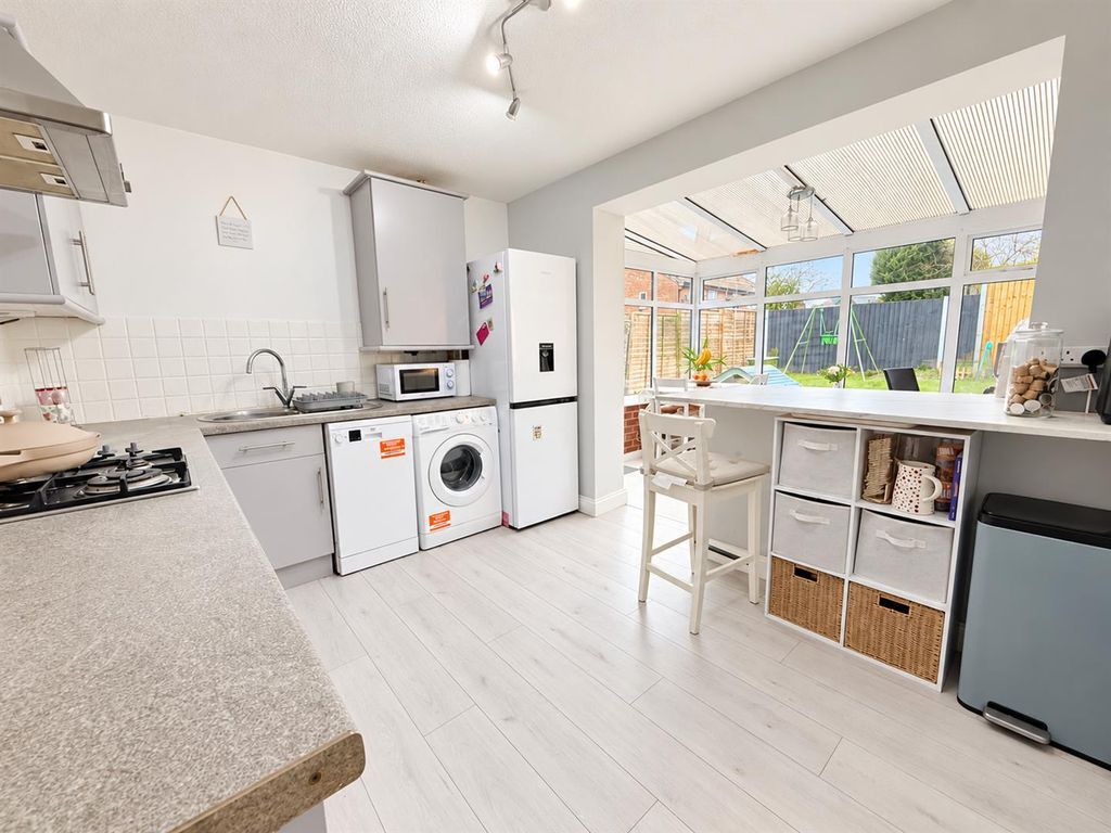 Property photo 2 of 9 Dining Kitchen
