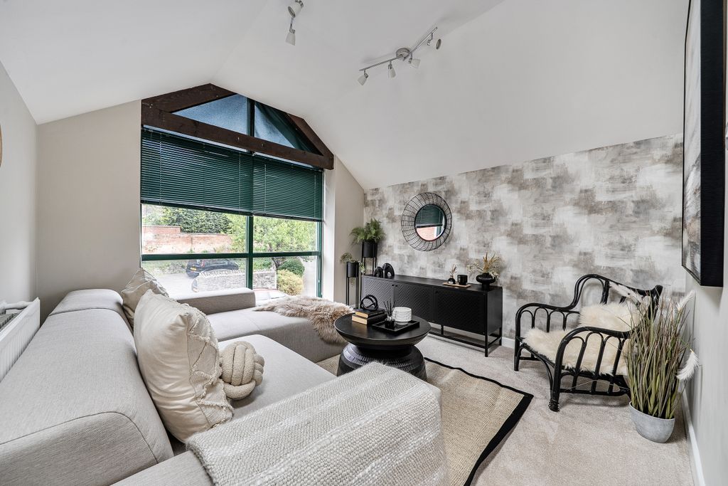 Property photo 1 of 18 Living Space