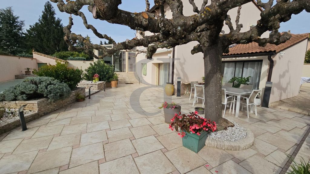 Property photo 2 of 18