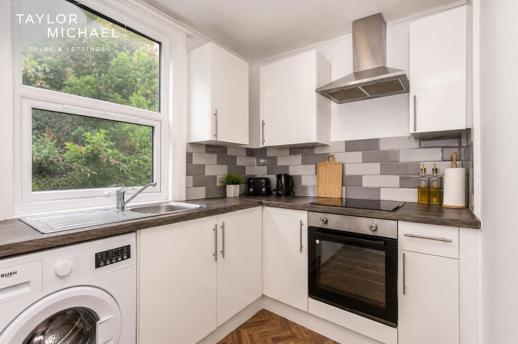 Property photo 2 of 12 Kitchen