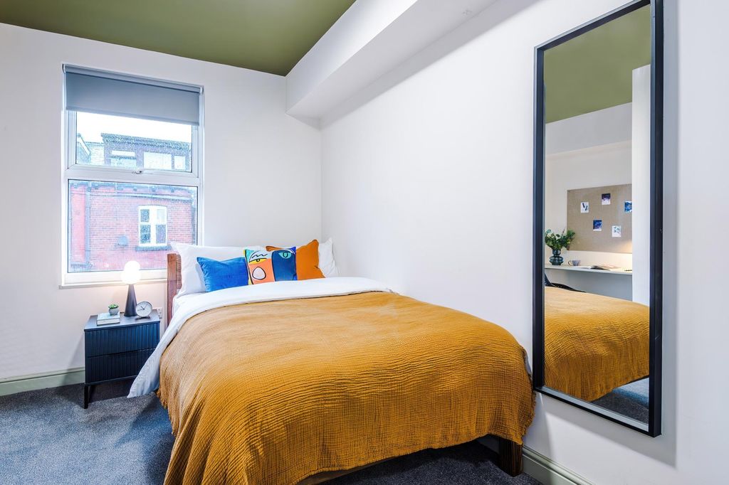 Property photo 2 of 6 Modern Bedroom With Large Mirror And Natural Light...