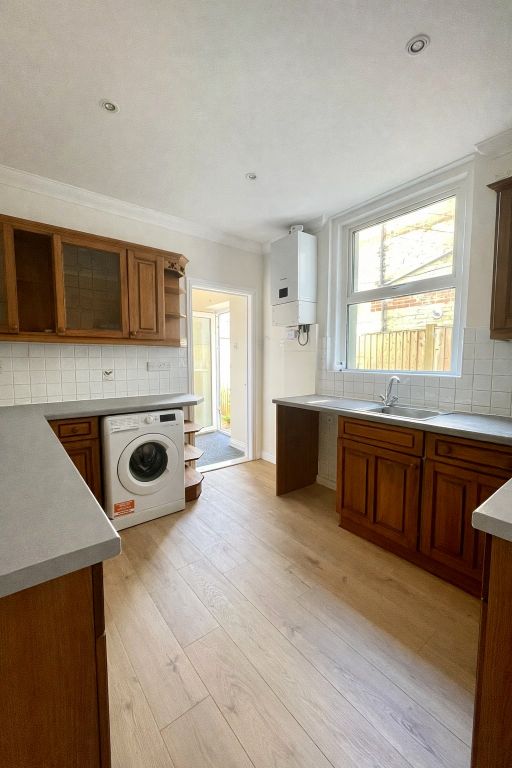 Property photo 2 of 6 Kitchen 1