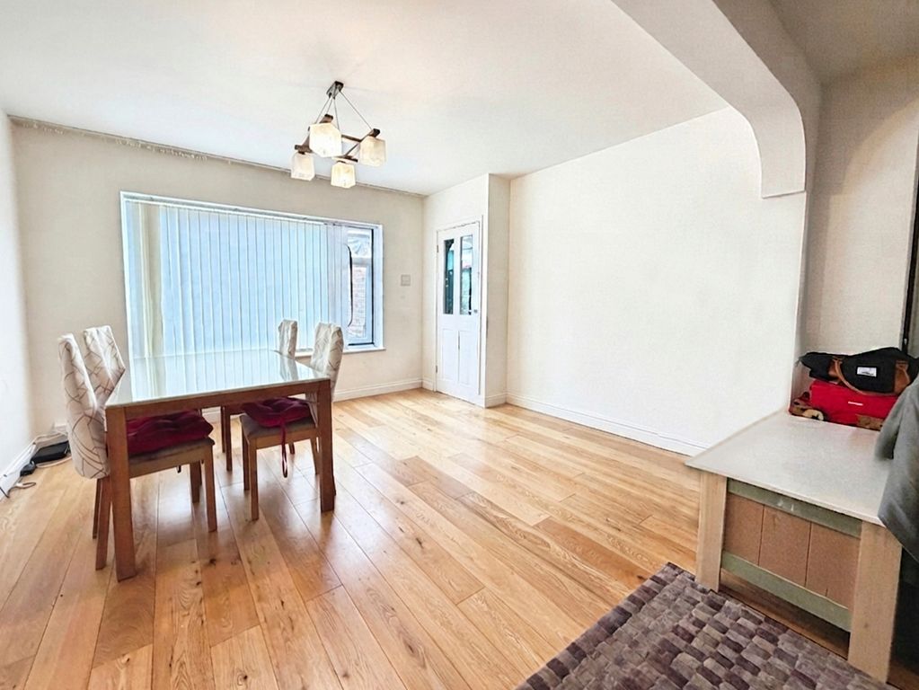 Property photo 3 of 18 Pbox-Img.Jpg
