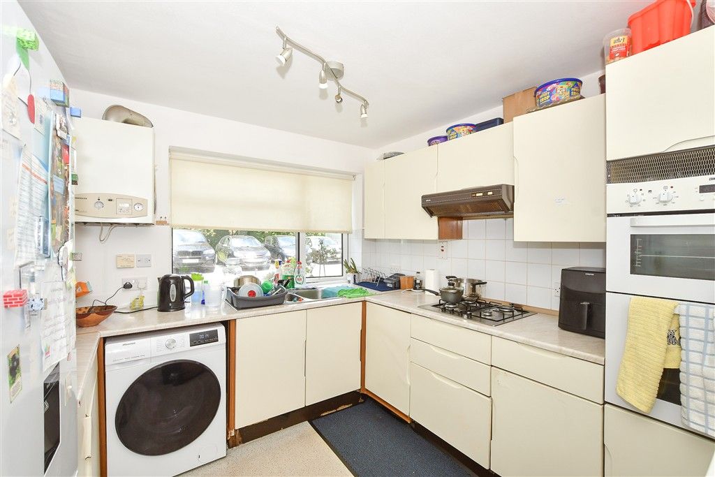 Property photo 3 of 10 Kitchen