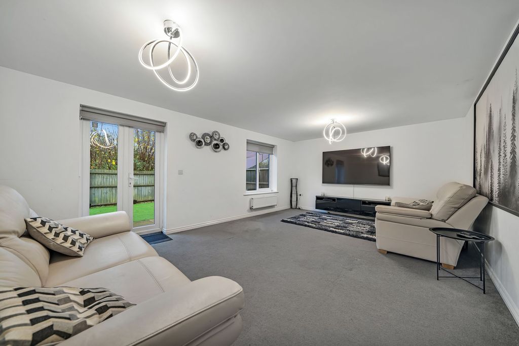 Property photo 2 of 32