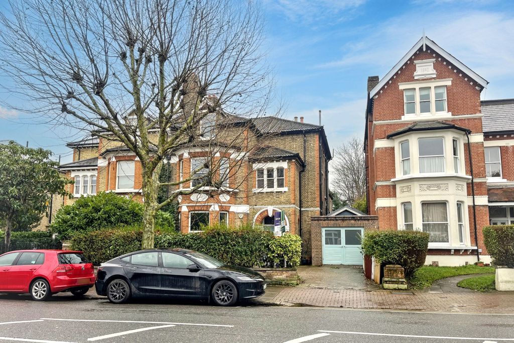 Property photo 2 of 17 31B Earlsfield Road, Wandsworth, London Sw18 3Db