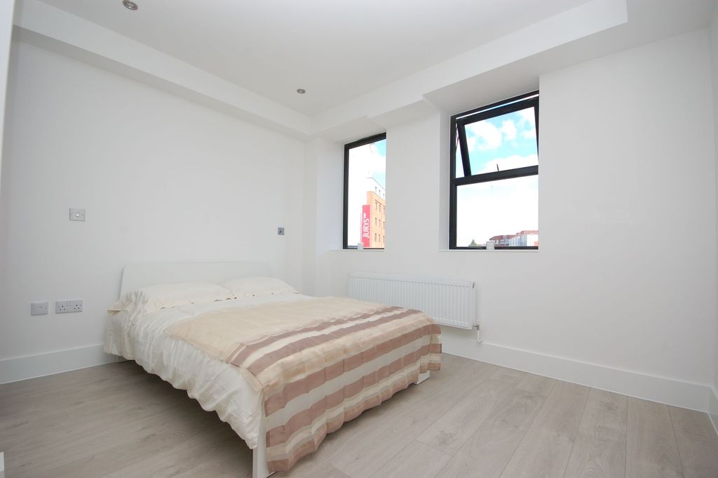 Property photo 3 of 7 Bedroom Area