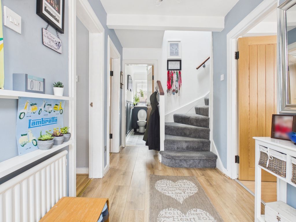 Property photo 2 of 20 Entrance Hall