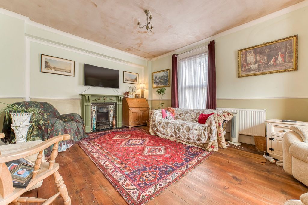 Property photo 2 of 22