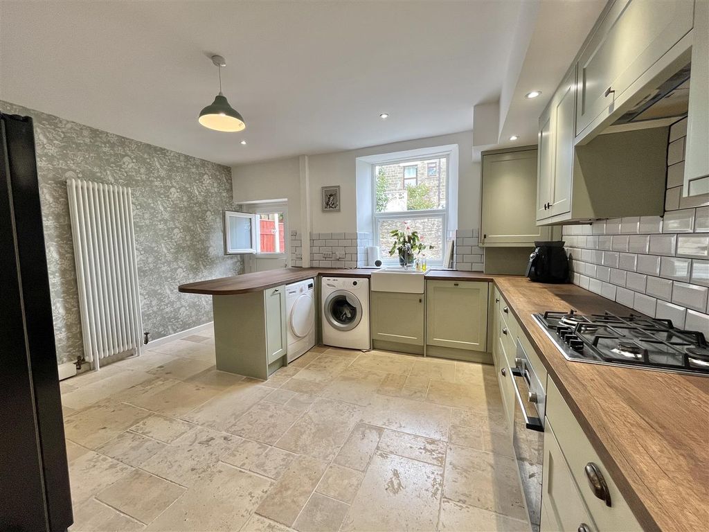 Property photo 3 of 10 Dining Kitchen