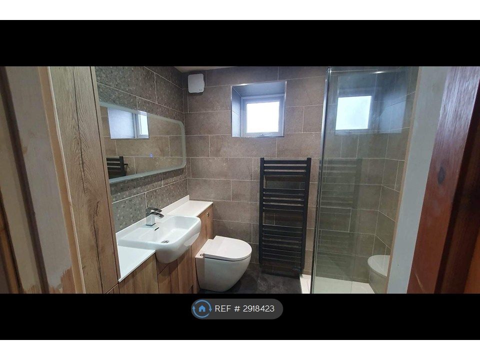 Property photo 3 of 15 Newly Refurbished Bathroom