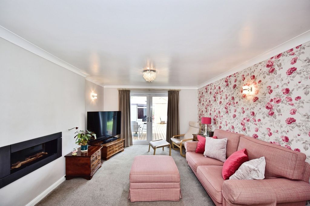 Property photo 2 of 20 Pbox-Img.Jpg