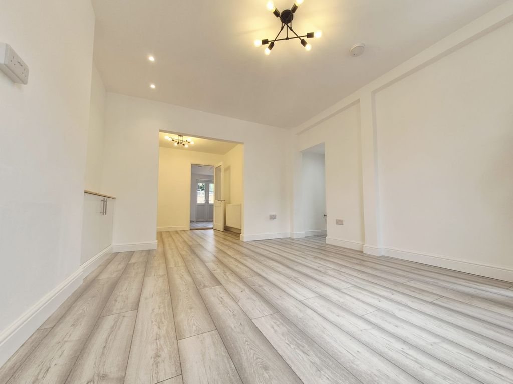 Property photo 2 of 17 Gallery