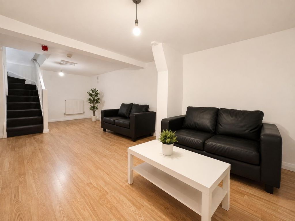 Property photo 2 of 11 4c19d911-9087-494c-B3A4-6Eb1Adafb53d.Png