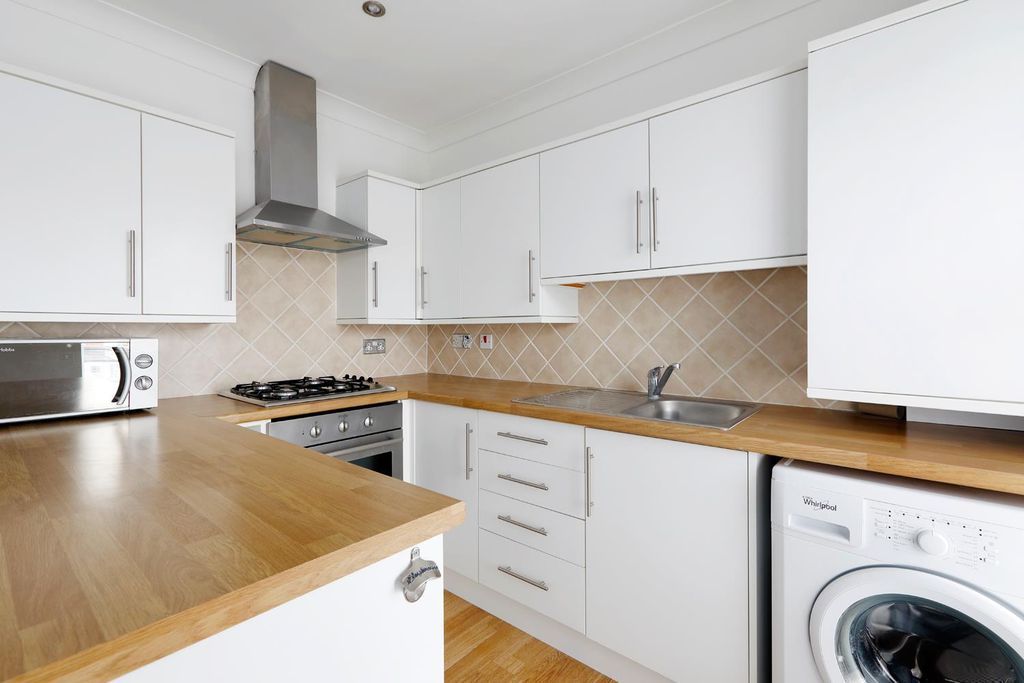 Property photo 2 of 11 Kitchen