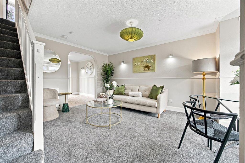Property photo 3 of 44 05-113_Gilmerton_Dykes_Rd_Edinburgh_005.Jpg