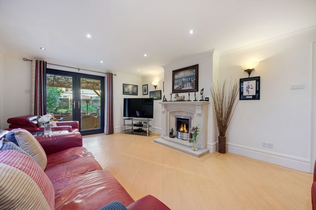 Property photo 3 of 41